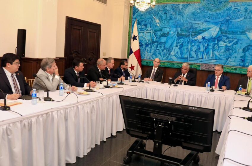  Presidente Mulino y bancada Panameñista conversan sobre temas de interés nacional