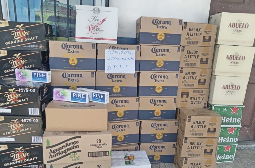  Retienen cargamento sin documentación en autopista de Colón durante operativo aduanero