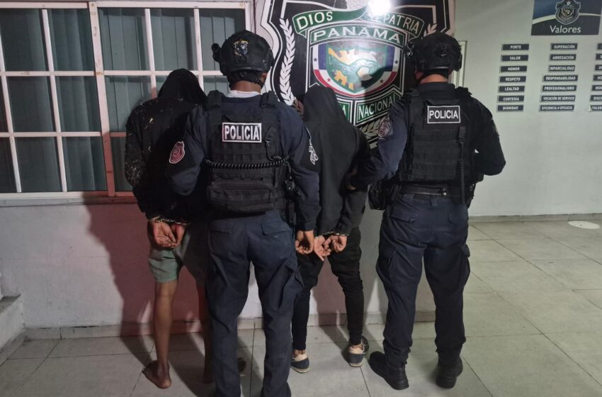  Policía aprehende a dos ciudadanos colombianos con réplica de arma de fuego en Río Abajo
