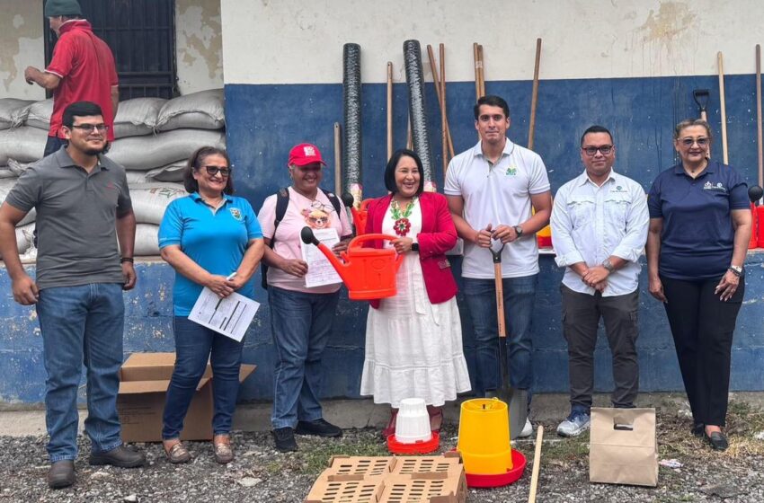 Centros educativos de Chiriquí reciben insumos para impulsar la producción en huertos escolares