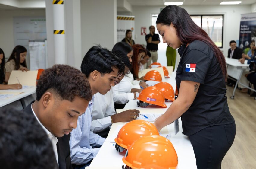  Capacitación que genera oportunidades: 16 jóvenes de Panamá Oeste obtienen empleo en PSA Panama gracias al INADEH