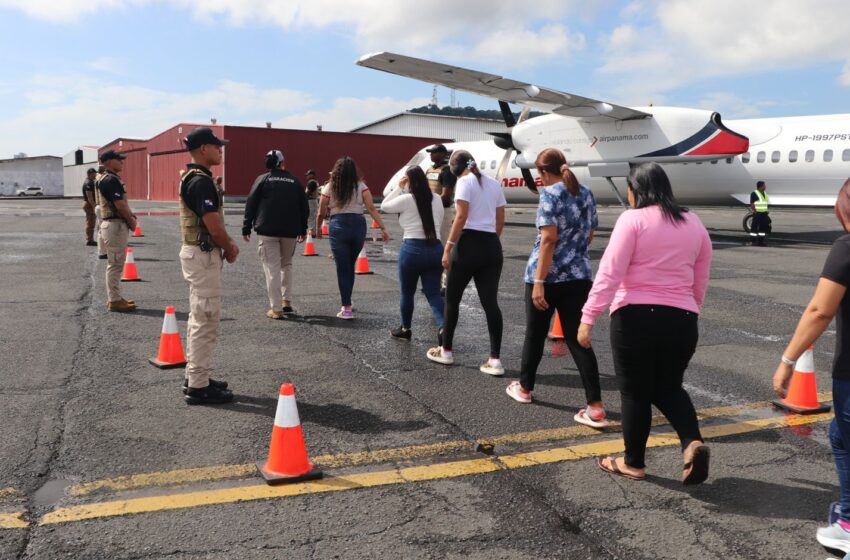  Panamá expulsa y deporta a 67 extranjeros por delitos graves y violaciones a las normas migratorias