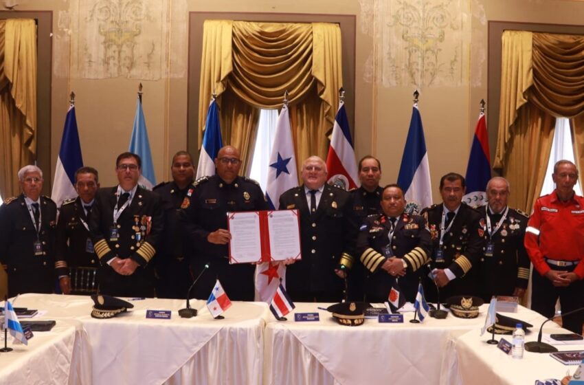  Bomberos de Panamá y Costa Rica fortalecen cooperación con acuerdo para atender emergencias en la zona fronteriza