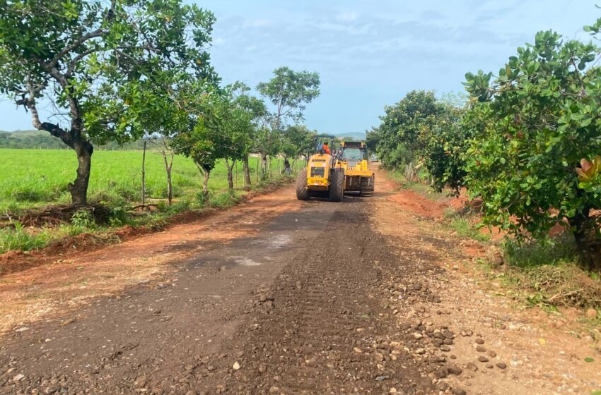  Programa de horas máquina del MOP mejora camino clave para comunidades agrícolas de Chimán