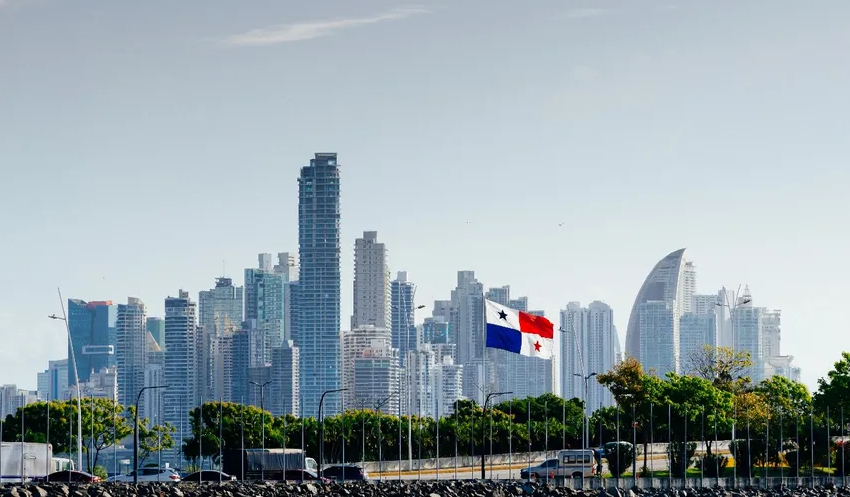  Panamá refinancia EUR 2,400 millones y asegura tasas fijas hasta 2031