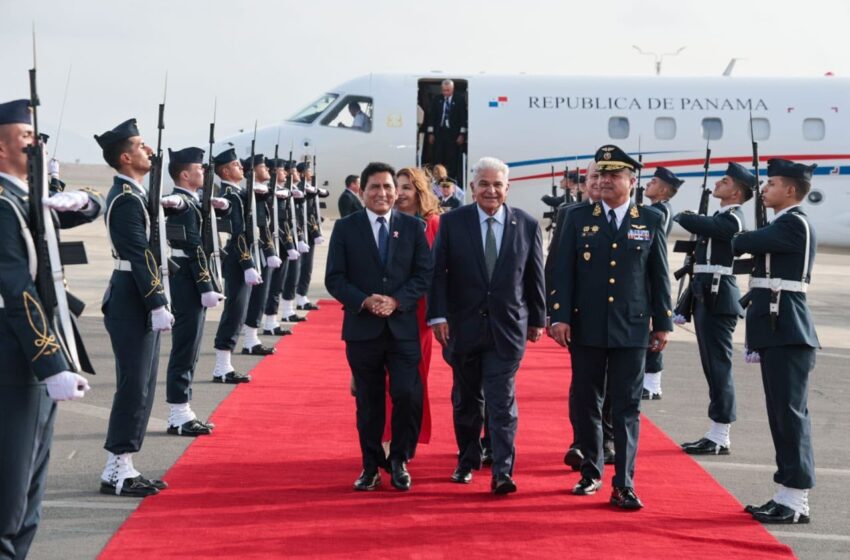  Presidente Mulino llega a Perú para asistir a la toma de posesión de Keiko Fujimori y sostener reunión bilateral