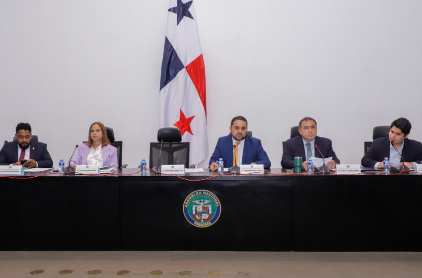  Comisión de Comercio, presidida por Jamis Acosta, acelera agenda legislativa en favor de los consumidores