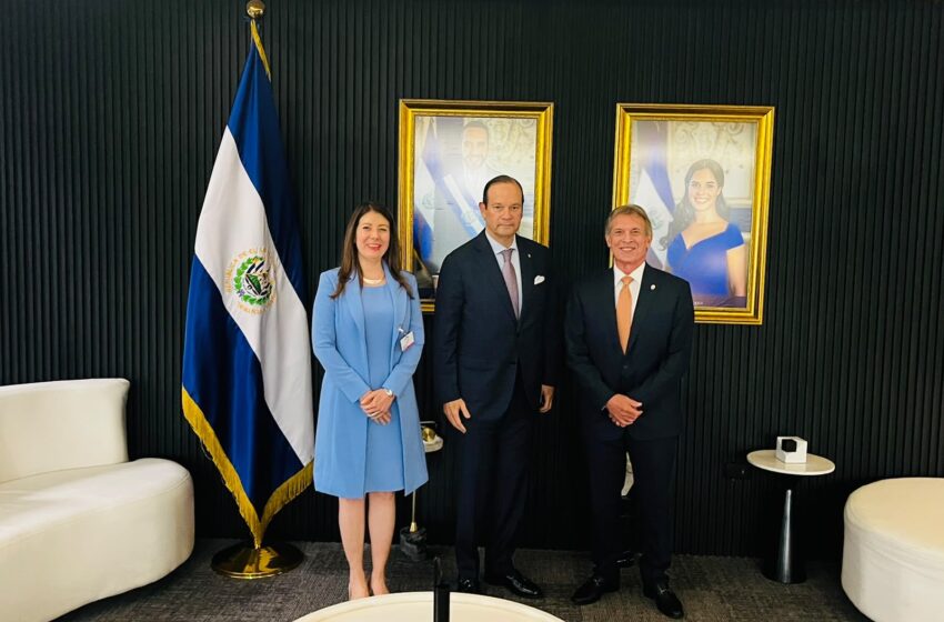  Canciller Martínez-Acha Vásquez inicia visita oficial a El Salvador para fortalecer la cooperación regional