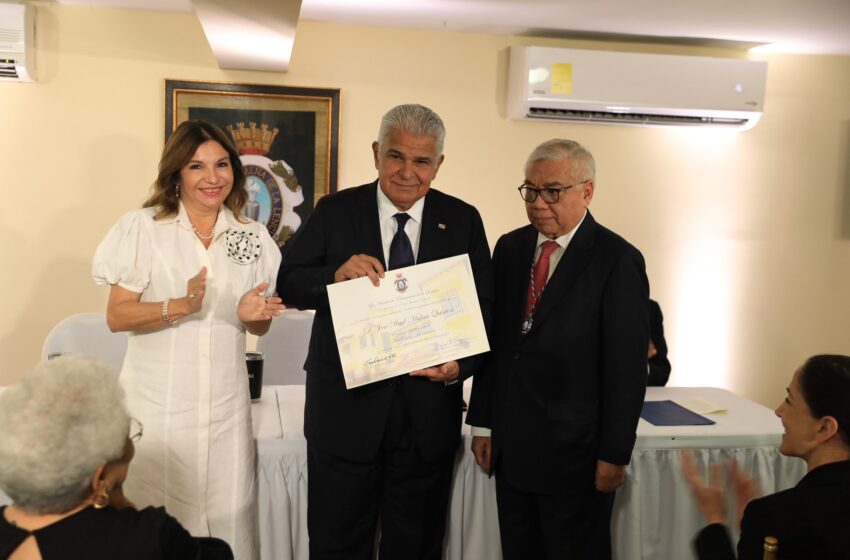  Presidente Mulino es reconocido como académico honorario de la Academia Panameña de la Lengua