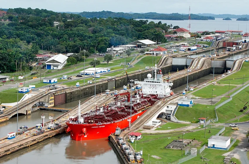  Canal de Panamá reduce tránsitos de buques debido al fenómeno de El Niño