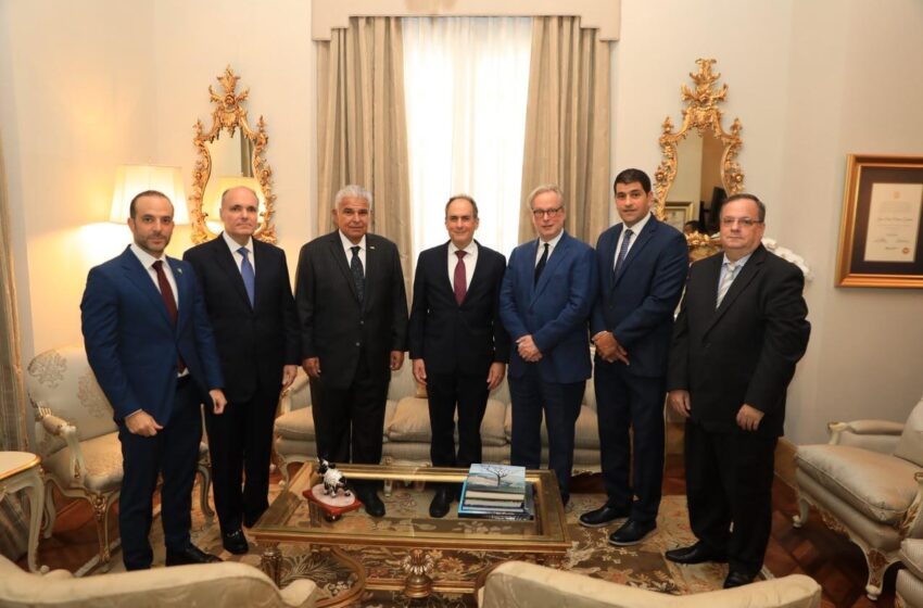  Mulino recibe a representantes de la Comunidad Judía de Panamá por el Año Nuevo hebreo