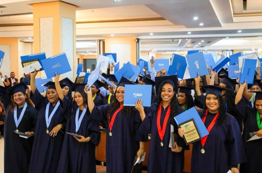  UDELAS gradúa a 391 nuevos profesionales en Colón